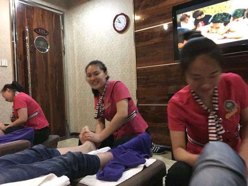 在快节奏的生活里，按摩椅成为了许多人放松身心的好帮手。今天，我们就来聊聊如何选择合适的按摩椅，并分享几个使用按摩椅的小技巧。